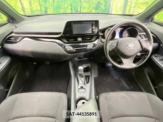 Toyota C-HR 2018-05 323041-1