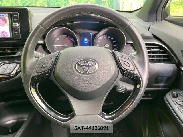 Toyota C-HR 2018-05 323041-11