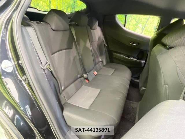 Toyota C-HR 2018-05 323041-9