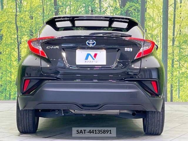 Toyota C-HR 2018-05 323041-15