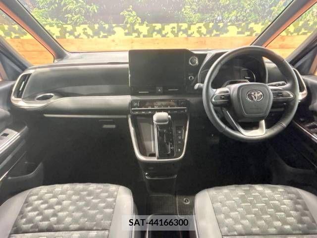 Toyota VOXY 2023-03 289000-1