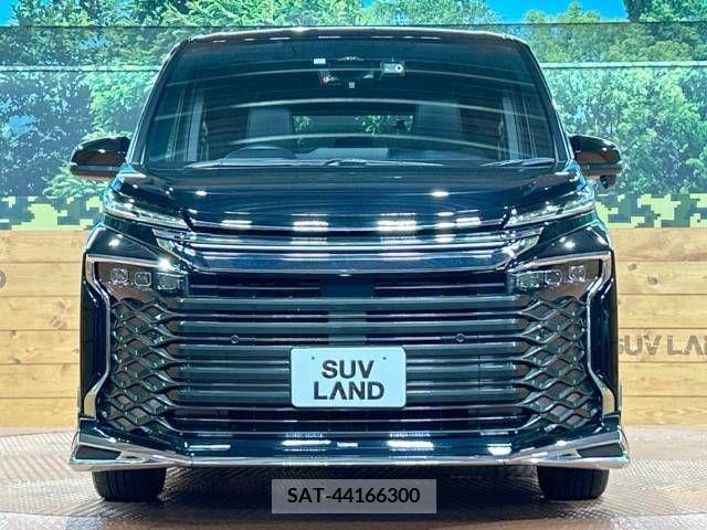 Toyota VOXY 2023-03 289000-14