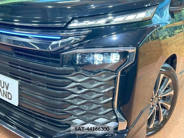 Toyota VOXY 2023-03 289000-12