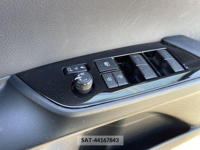 Toyota PRIUS 2019-03 281930-12