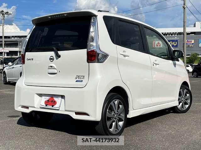 Nissan DAYZ 2013-10 358893-2
