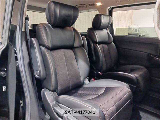 Nissan ELGRAND 2019-04 214961-20