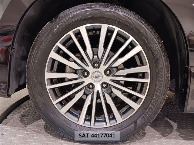 Nissan ELGRAND 2019-04 214961-17
