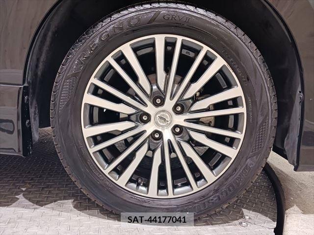 Nissan ELGRAND 2019-04 214961-14
