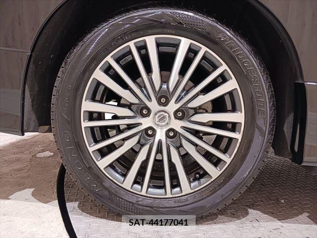 Nissan ELGRAND 2019-04 214961-15