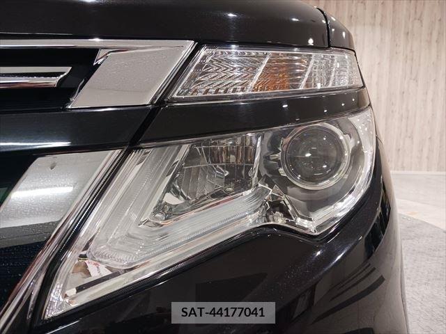 Nissan ELGRAND 2019-04 214961-8