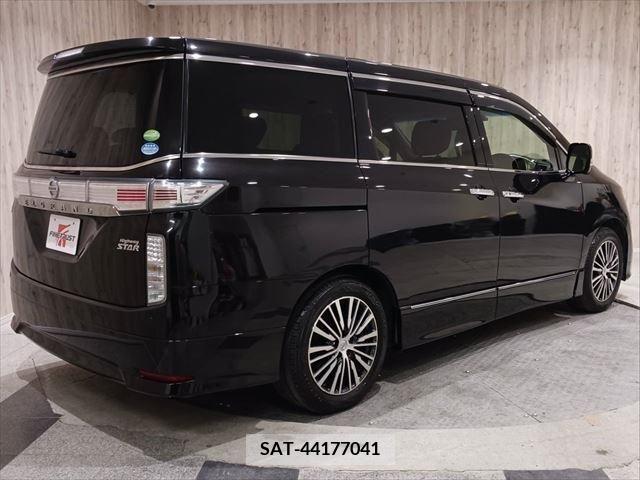 Nissan ELGRAND 2019-04 214961-4