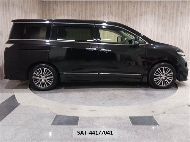 Nissan ELGRAND 2019-04 214961-3