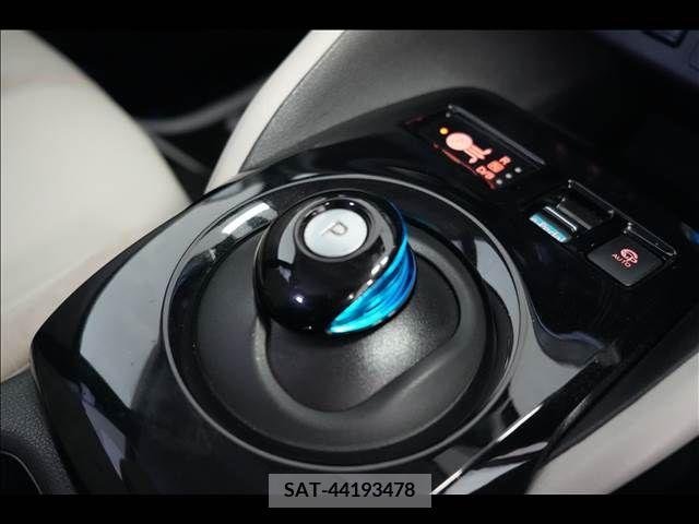 Nissan LEAF 2019-01 297875-16