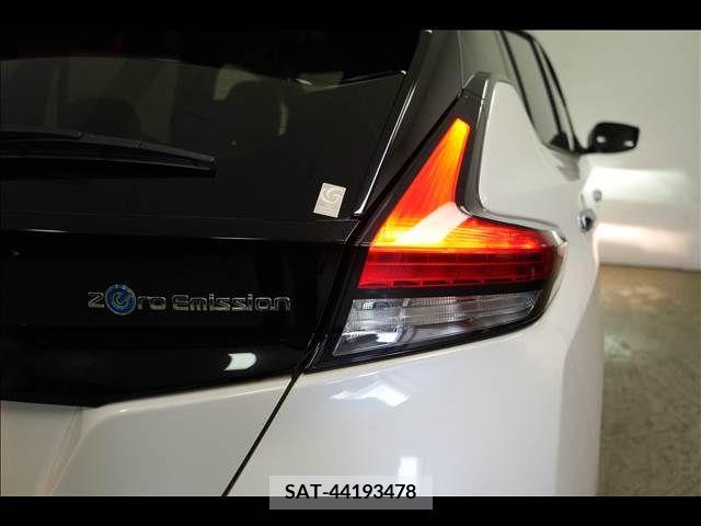 Nissan LEAF 2019-01 297875-10