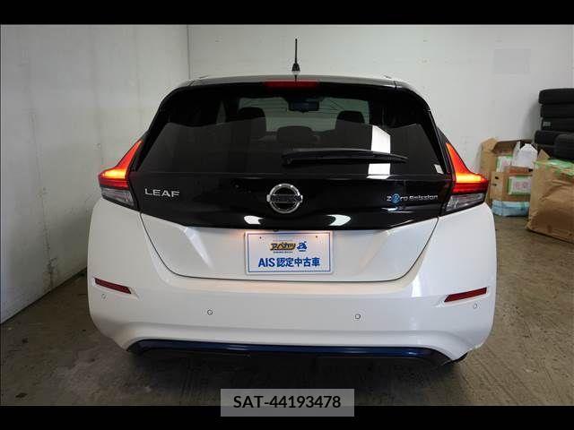 Nissan LEAF 2019-01 297875-9