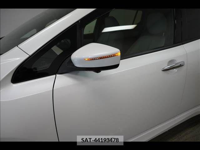 Nissan LEAF 2019-01 297875-6