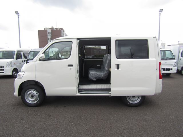 Mazda BONGO VAN 2023-05 3178-7