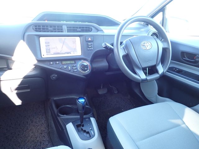 Toyota AQUA 2012-11 189992-1
