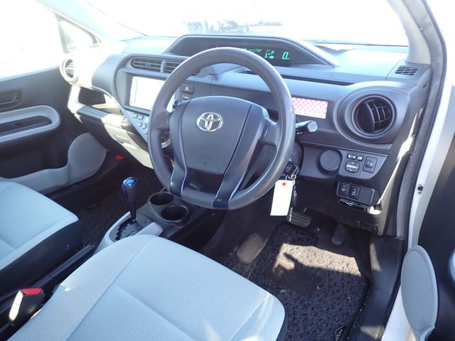 Toyota AQUA 2012-11 189992-9