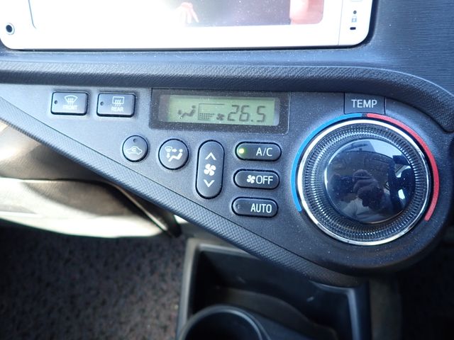 Toyota AQUA 2012-11 189992-13