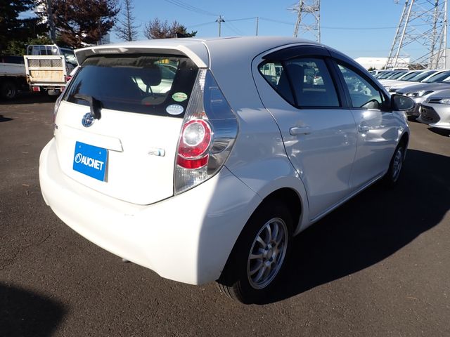 Toyota AQUA 2012-11 189992-8