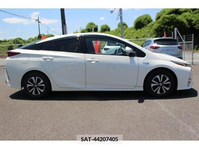 Toyota PRIUS PHV 2017-11 322583-6