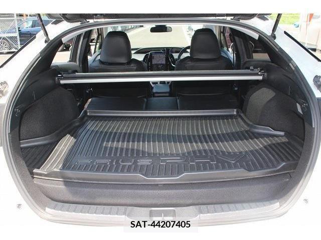Toyota PRIUS PHV 2017-11 322583-14