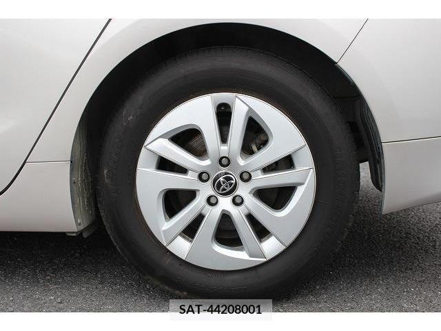 Toyota PRIUS 2016-10 238596-11