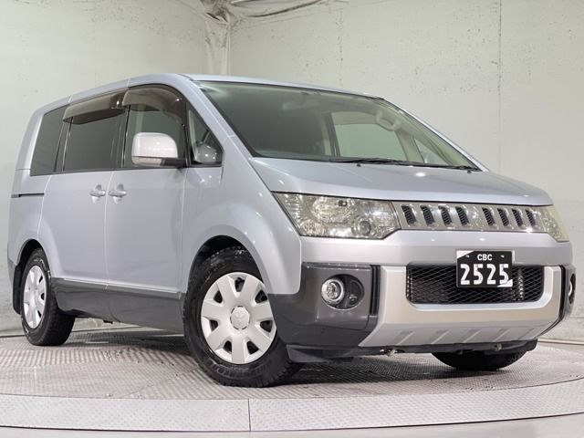 Mitsubishi DELICA D5 2010-09 185955-0
