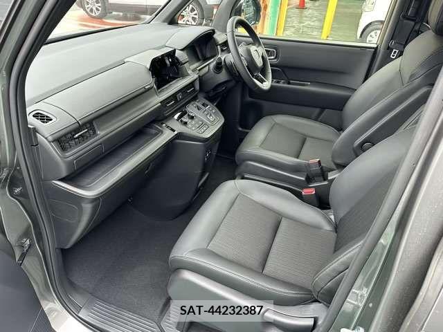 Honda e 2023-11 376079-5