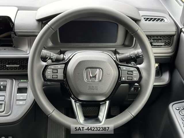 Honda e 2023-11 376079-9