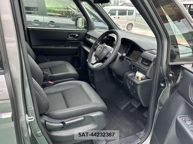 Honda e 2023-11 376079-16