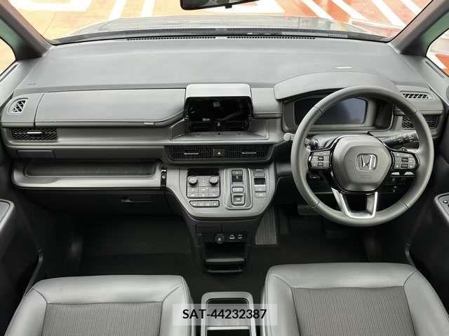 Honda e 2023-11 376079-8