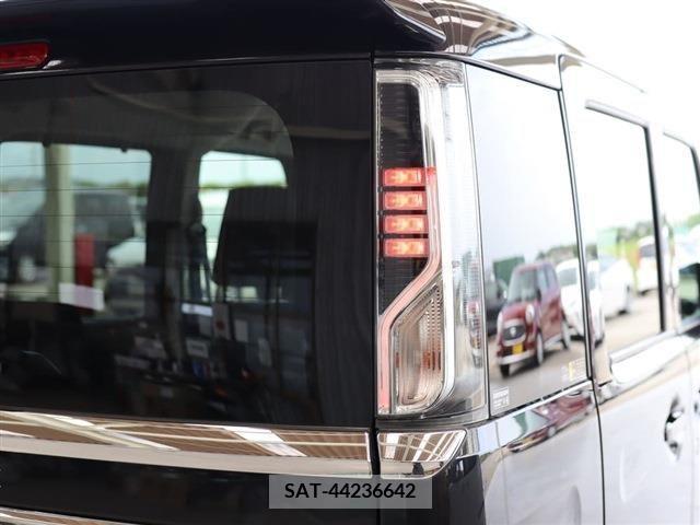 Suzuki SPACIA 2021-11 335229-25
