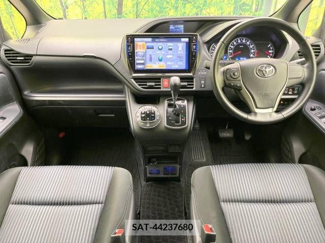 Toyota VOXY 2015-09 370310-1