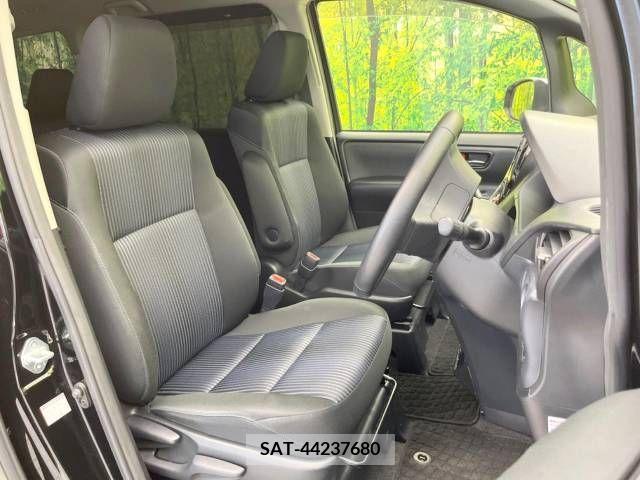 Toyota VOXY 2015-09 370310-8