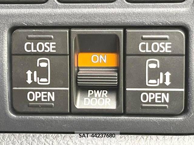 Toyota VOXY 2015-09 370310-4