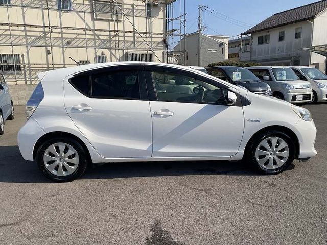 Toyota AQUA 2012-09 18064-8