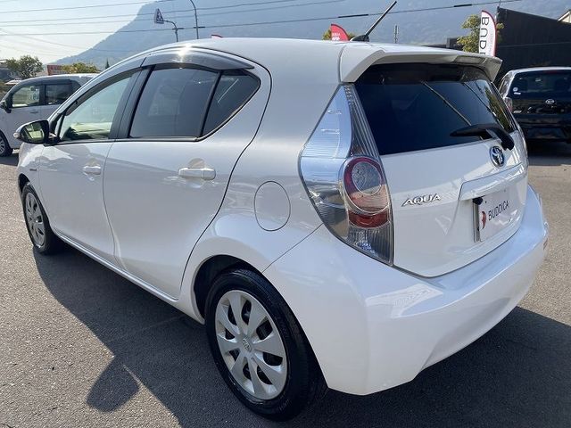 Toyota AQUA 2012-09 18064-5