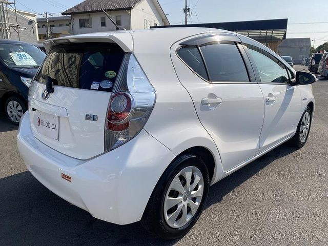 Toyota AQUA 2012-09 18064-7