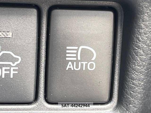 Toyota C-HR 2017-03 250547-5