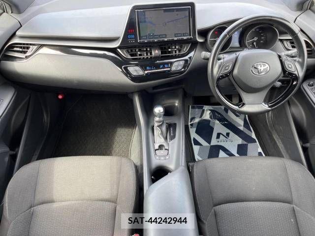 Toyota C-HR 2017-03 250547-1