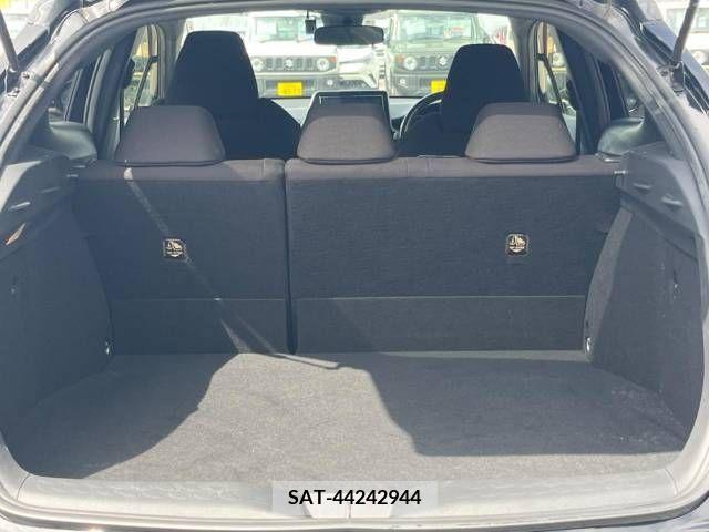 Toyota C-HR 2017-03 250547-12
