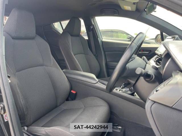 Toyota C-HR 2017-03 250547-10