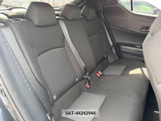 Toyota C-HR 2017-03 250547-11