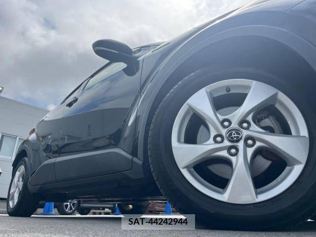 Toyota C-HR 2017-03 250547-15
