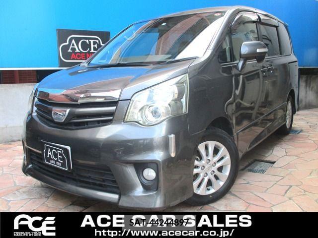 Toyota NOAH 2011-10 321312-0