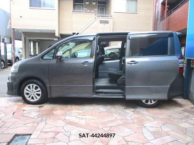 Toyota NOAH 2011-10 321312-9