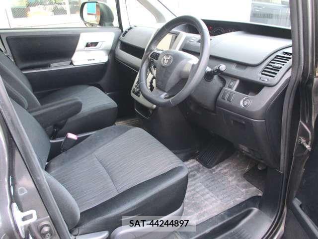 Toyota NOAH 2011-10 321312-11