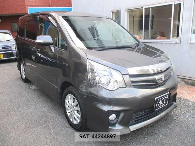 Toyota NOAH 2011-10 321312-5